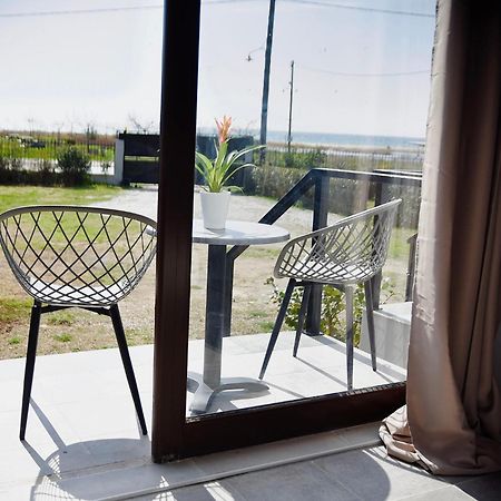 Room Nine 9 Beachfront Apartments Nea Kallikrateia Ngoại thất bức ảnh