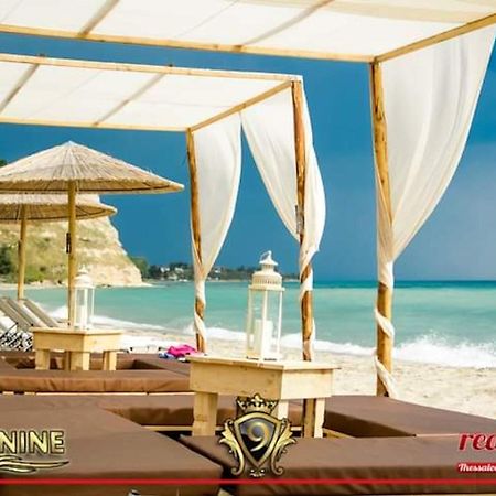 Room Nine 9 Beachfront Apartments Nea Kallikrateia Ngoại thất bức ảnh