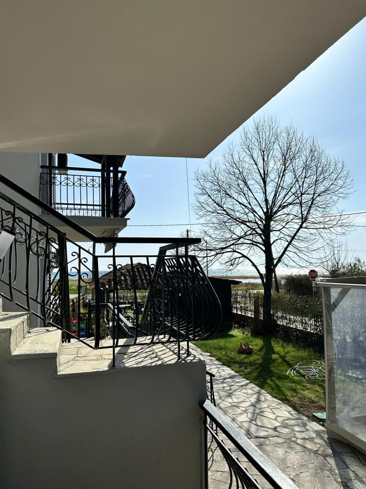 Room Nine 9 Beachfront Apartments Nea Kallikrateia Ngoại thất bức ảnh