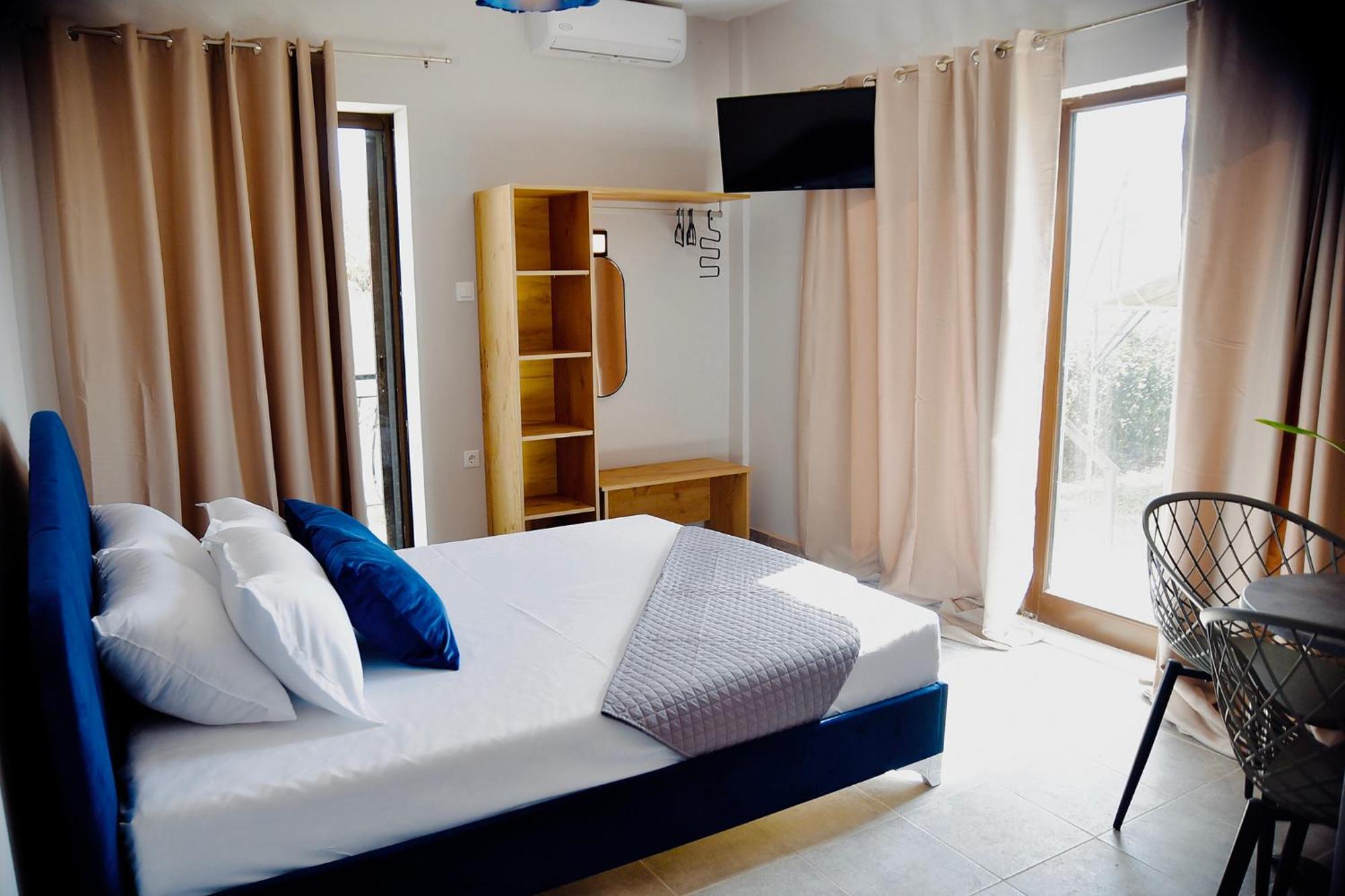 Room Nine 9 Beachfront Apartments Nea Kallikrateia Ngoại thất bức ảnh