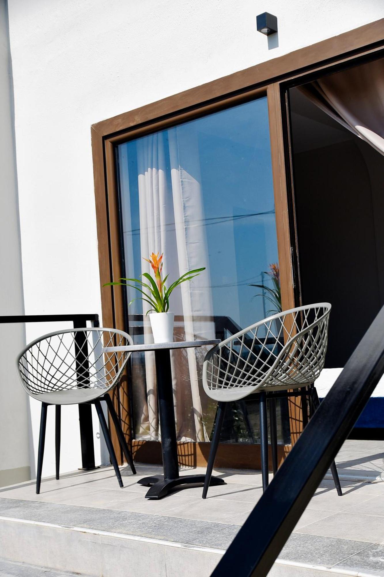 Room Nine 9 Beachfront Apartments Nea Kallikrateia Ngoại thất bức ảnh