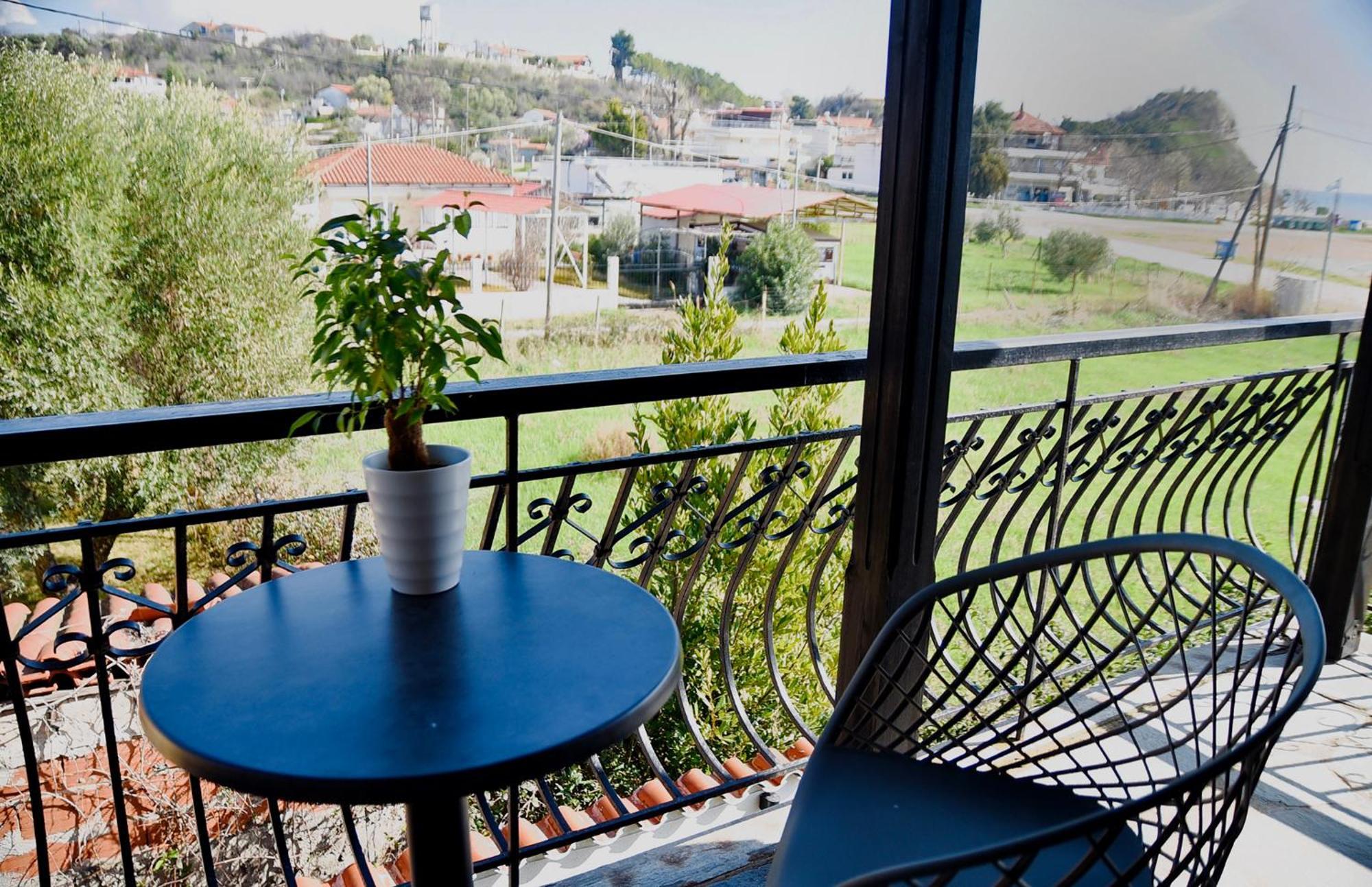 Room Nine 9 Beachfront Apartments Nea Kallikrateia Ngoại thất bức ảnh