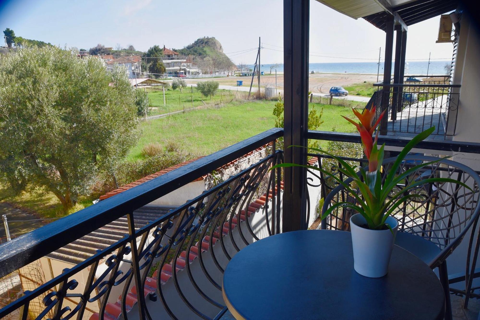 Room Nine 9 Beachfront Apartments Nea Kallikrateia Ngoại thất bức ảnh