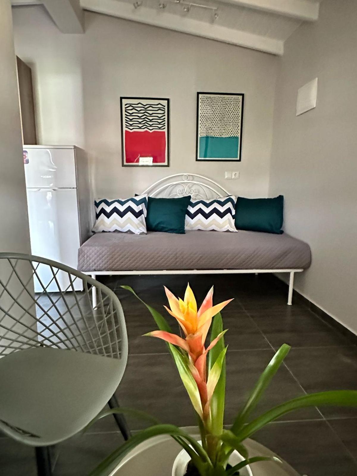 Room Nine 9 Beachfront Apartments Nea Kallikrateia Ngoại thất bức ảnh