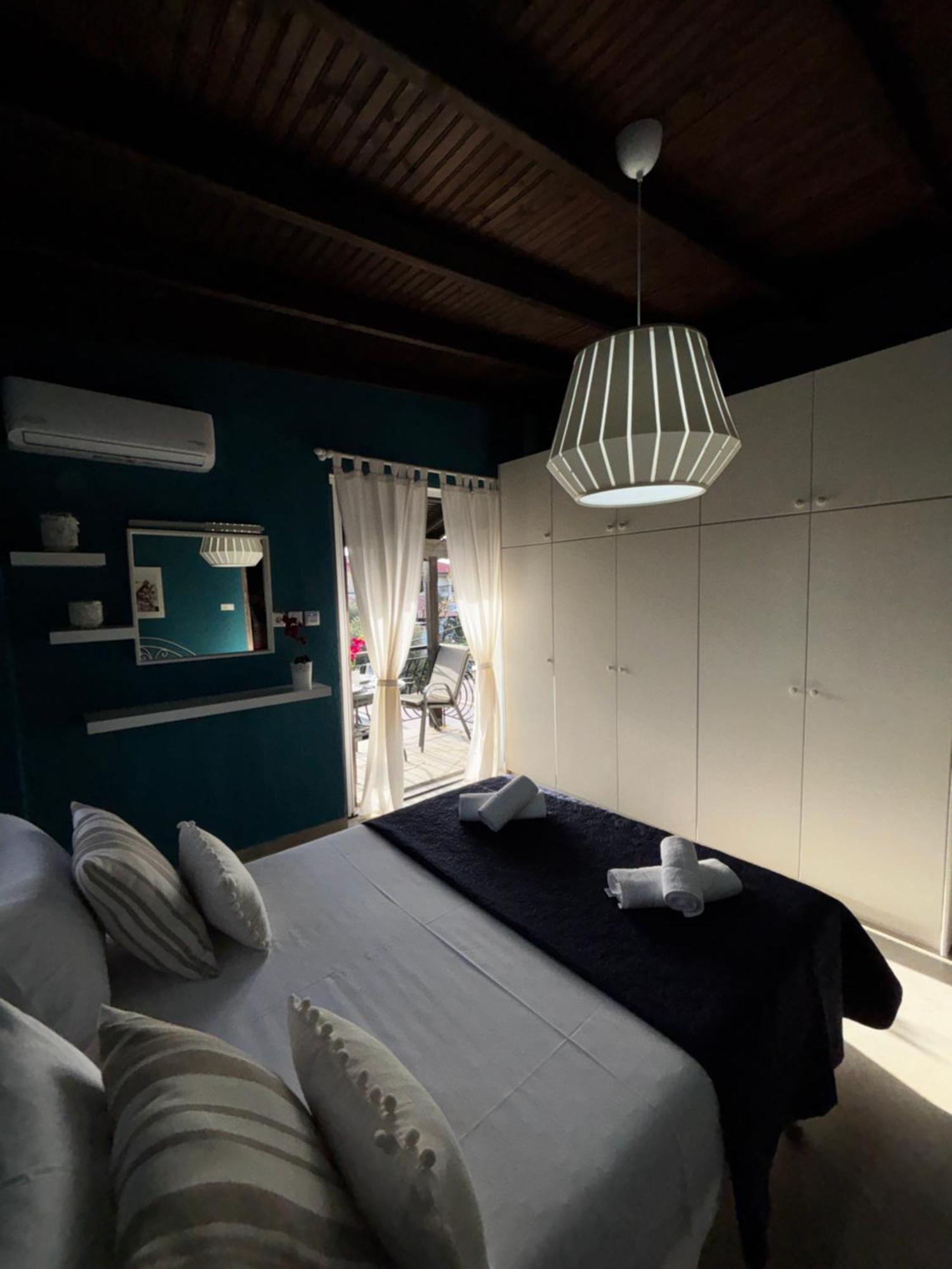 Room Nine 9 Beachfront Apartments Nea Kallikrateia Ngoại thất bức ảnh